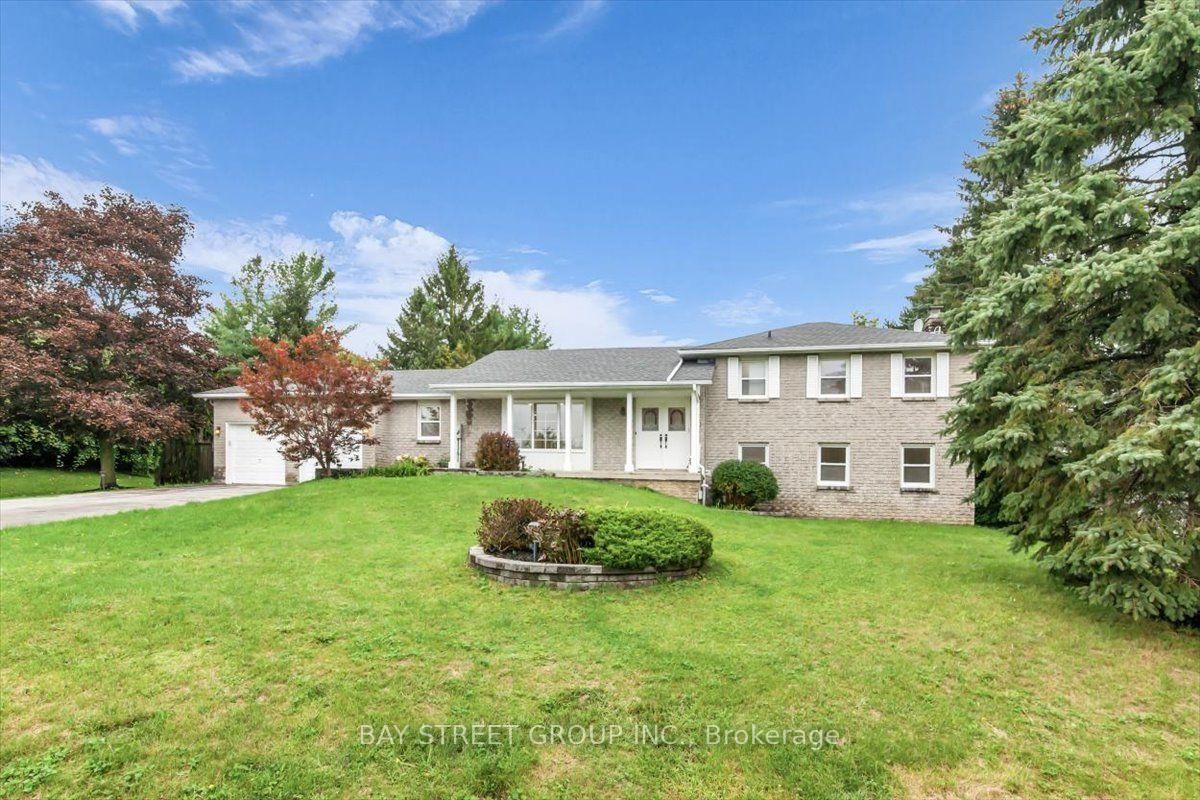 25 Marjorie Drive • Whitchurch-Stouffville, ON photo 2