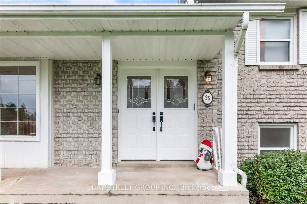 25 Marjorie Drive • Whitchurch-Stouffville, ON photo 4