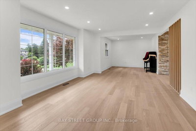 25 Marjorie Drive • Whitchurch-Stouffville, ON photo 8