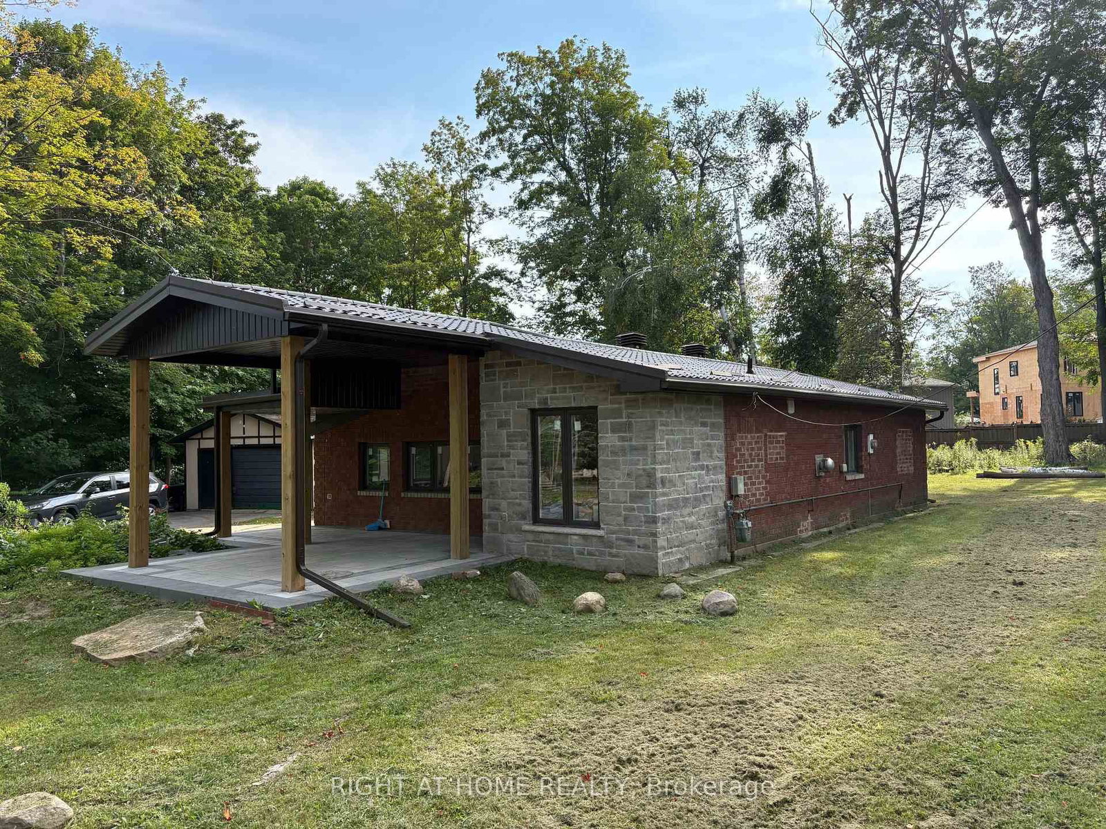 2012 Inglewood Drive • Innisfil, ON photo 13