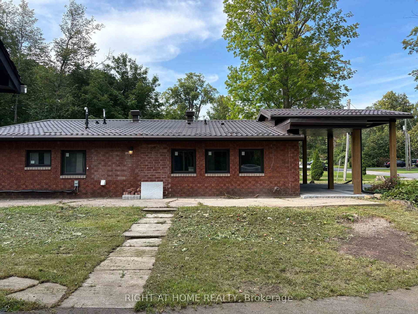 2012 Inglewood Drive • Innisfil, ON photo 14
