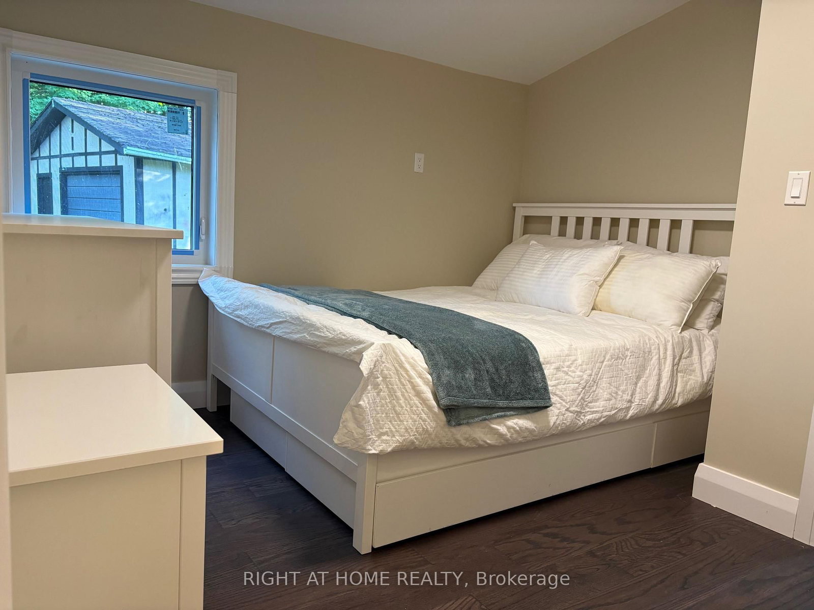 2012 Inglewood Drive • Innisfil, ON photo 9