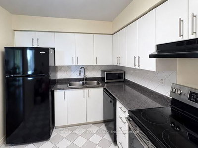 91 Townsgate Drive • #506 • Vaughan, ON photo 5