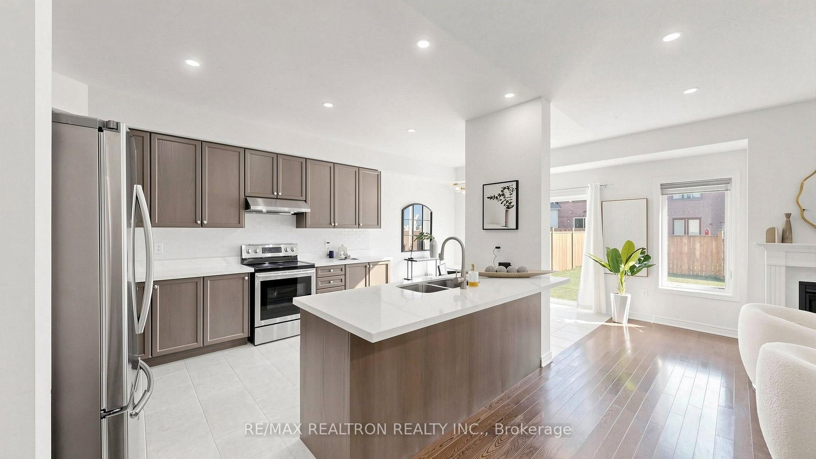 23 Foxberry Road • East Gwillimbury, ON photo 11