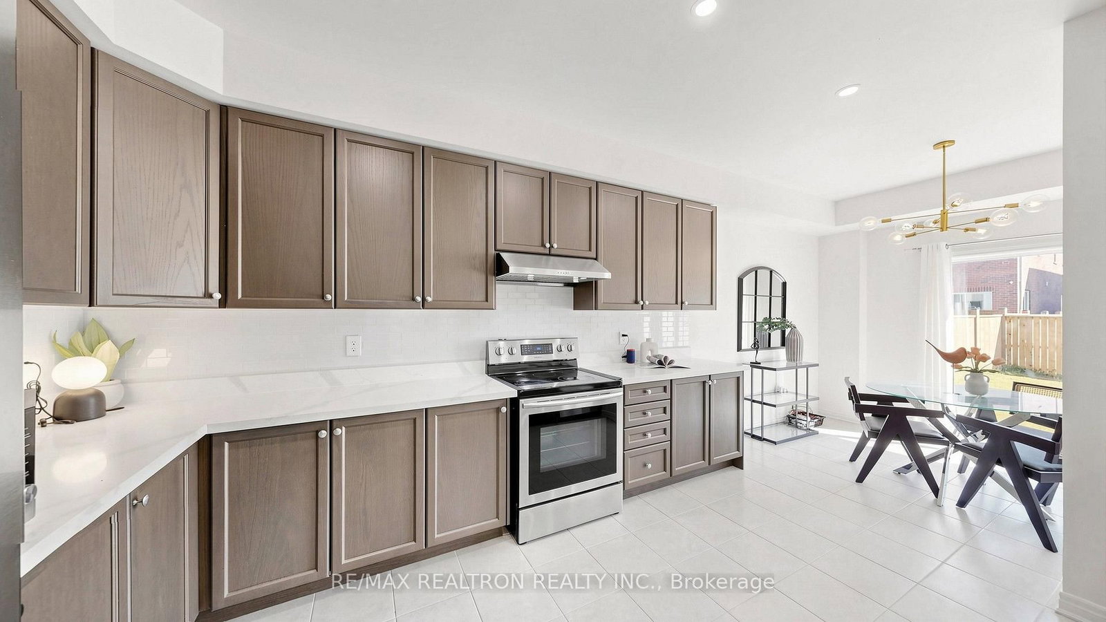 23 Foxberry Road • East Gwillimbury, ON photo 15