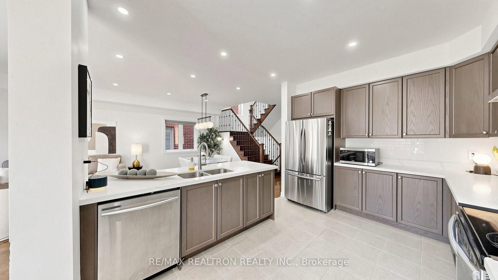 23 Foxberry Road • East Gwillimbury, ON photo 16