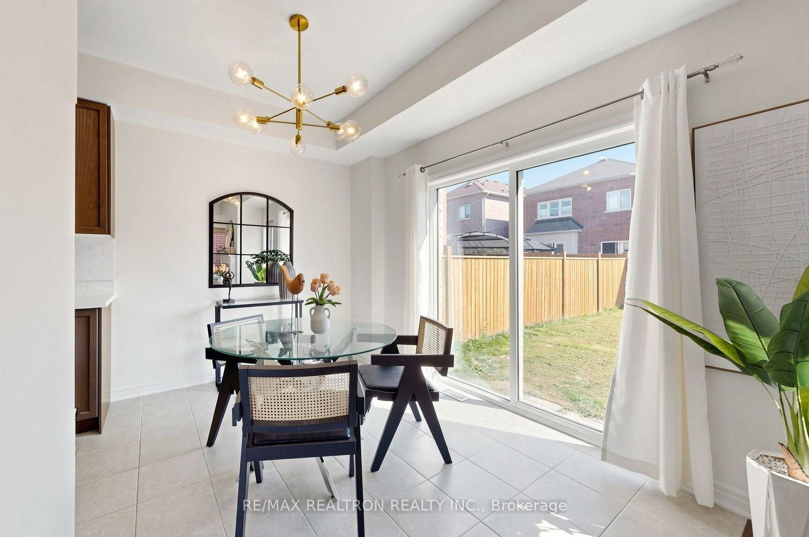 23 Foxberry Road • East Gwillimbury, ON photo 21