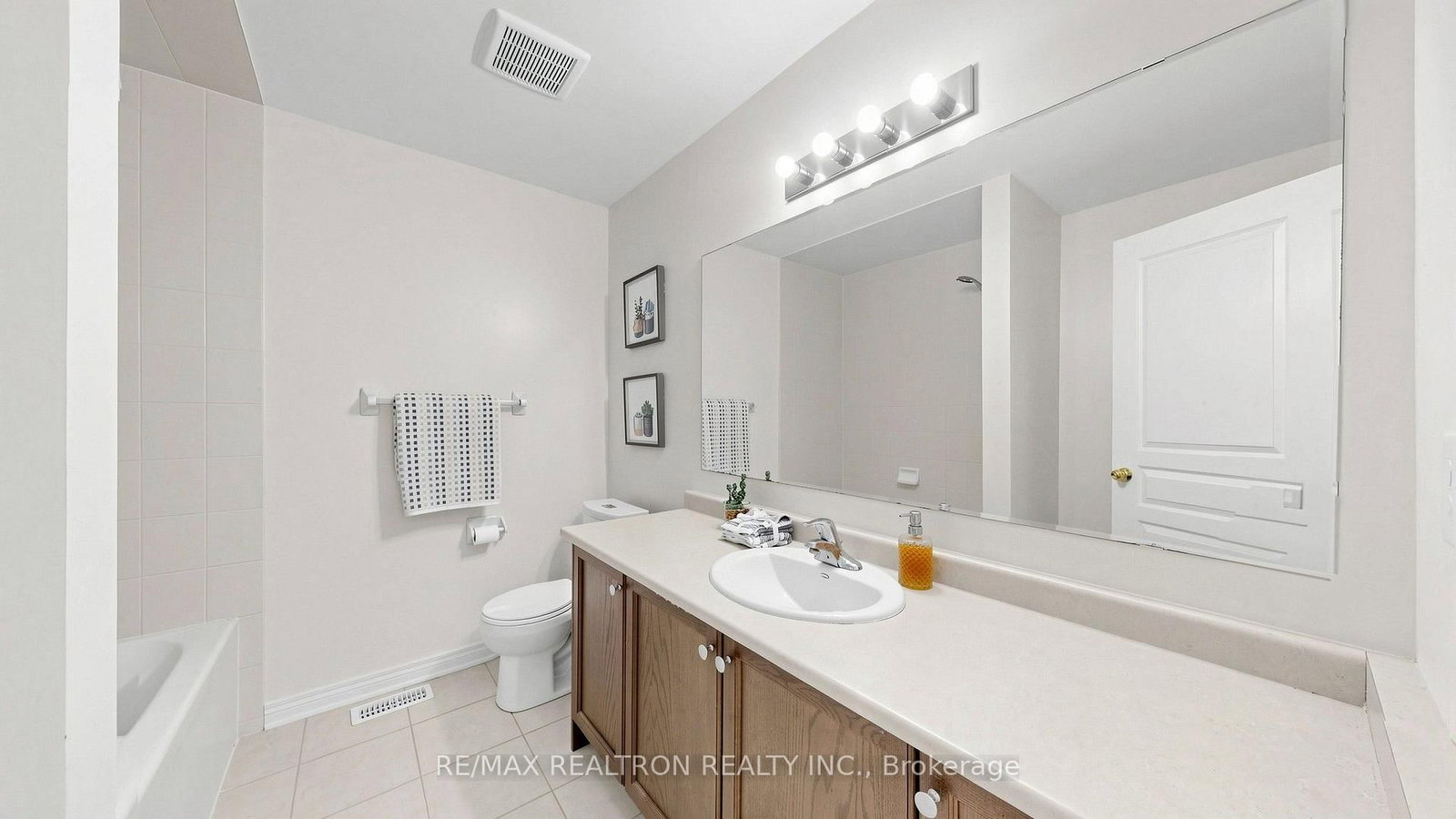 23 Foxberry Road • East Gwillimbury, ON photo 36