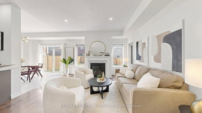 23 Foxberry Road • East Gwillimbury, ON photo 5