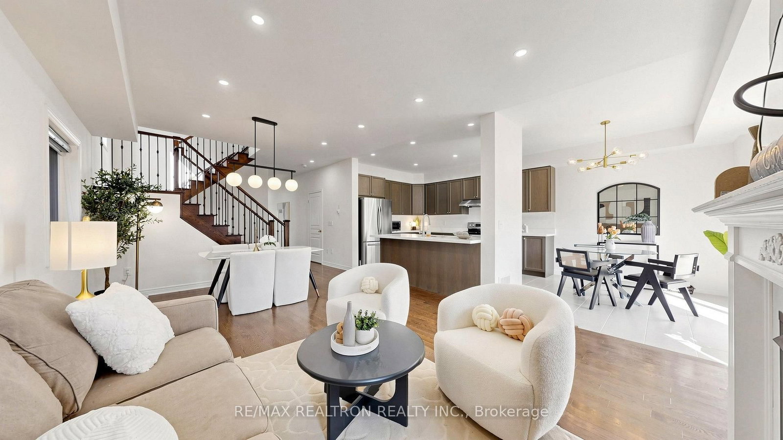 23 Foxberry Road • East Gwillimbury, ON photo 7