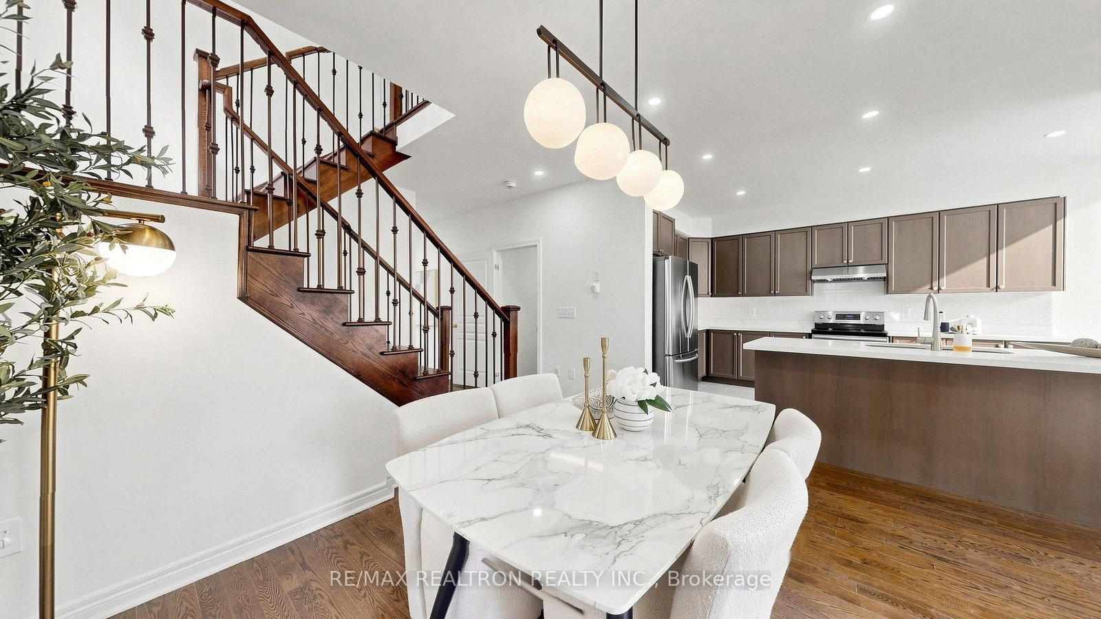 23 Foxberry Road • East Gwillimbury, ON photo 9