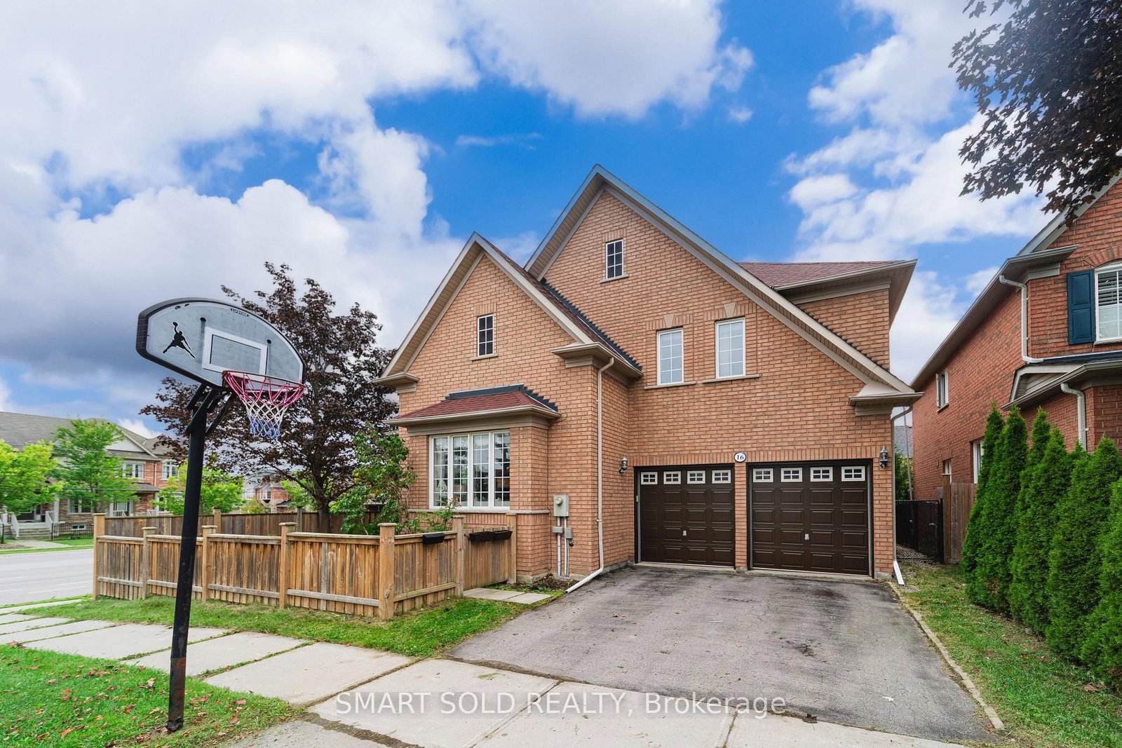 16 Courtney Crescent • Richmond Hill, ON photo 1