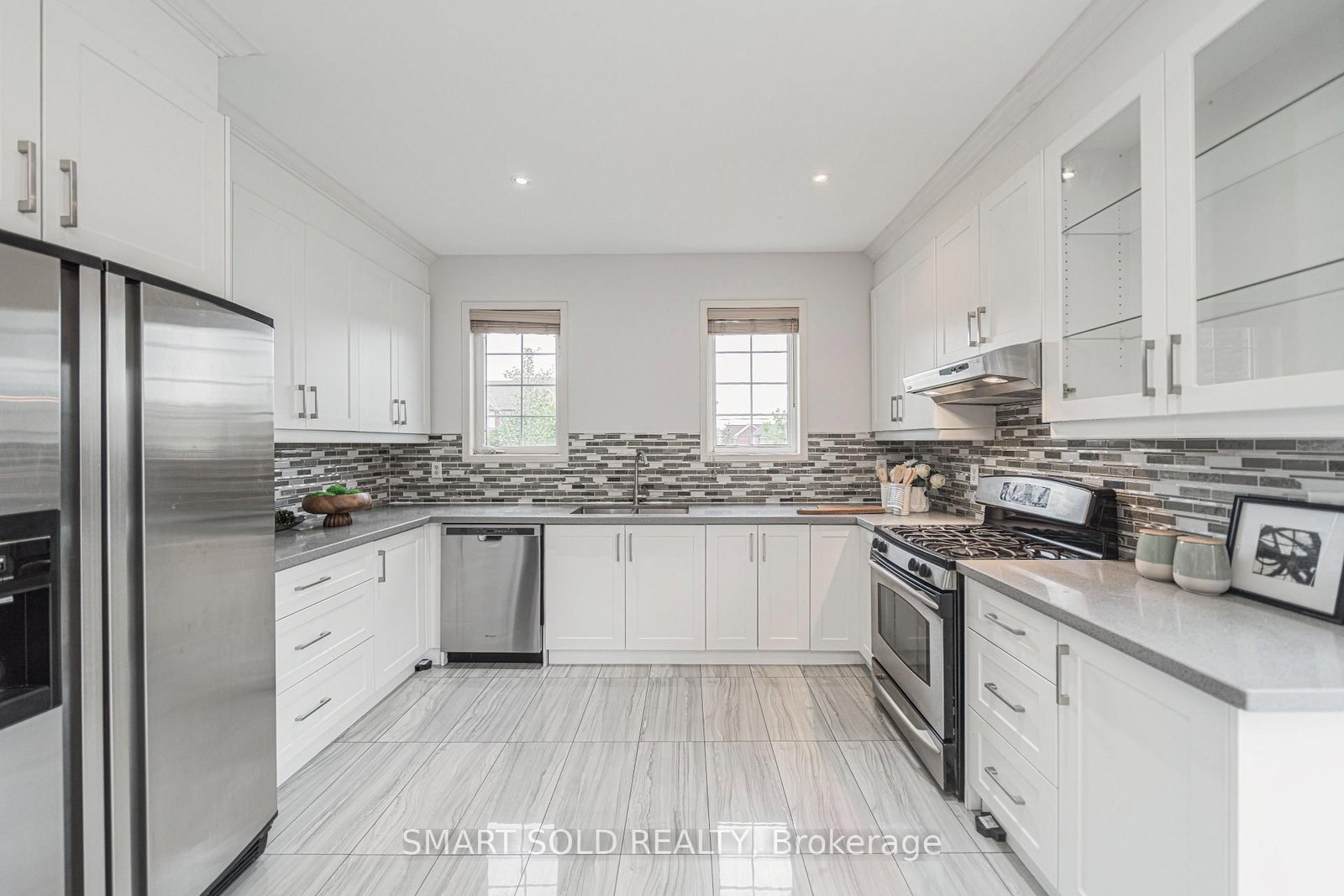 16 Courtney Crescent • Richmond Hill, ON photo 12