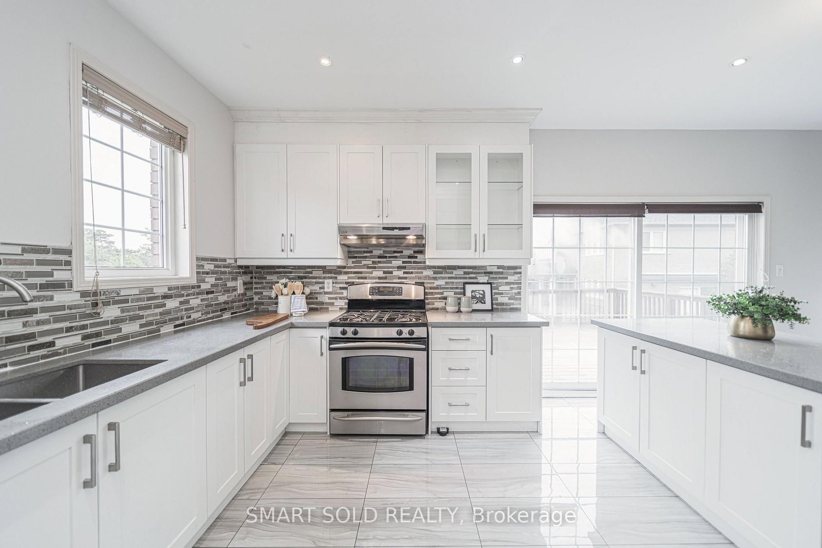 16 Courtney Crescent • Richmond Hill, ON photo 14