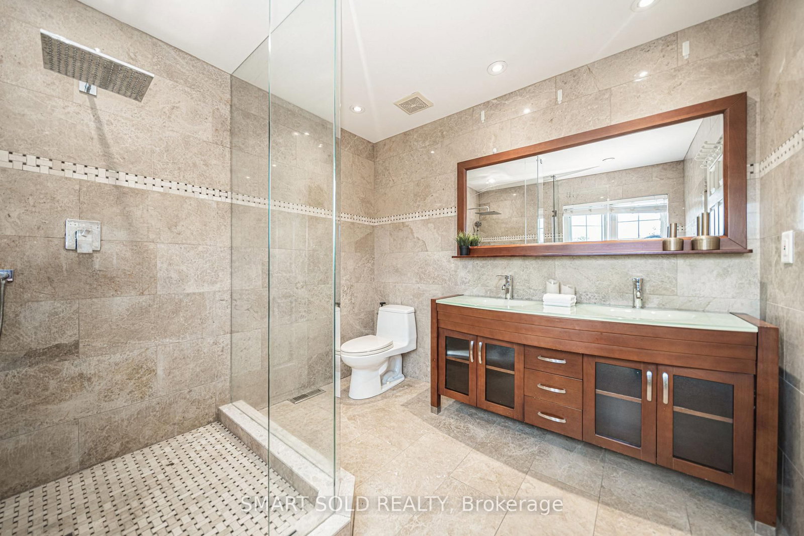 16 Courtney Crescent • Richmond Hill, ON photo 23
