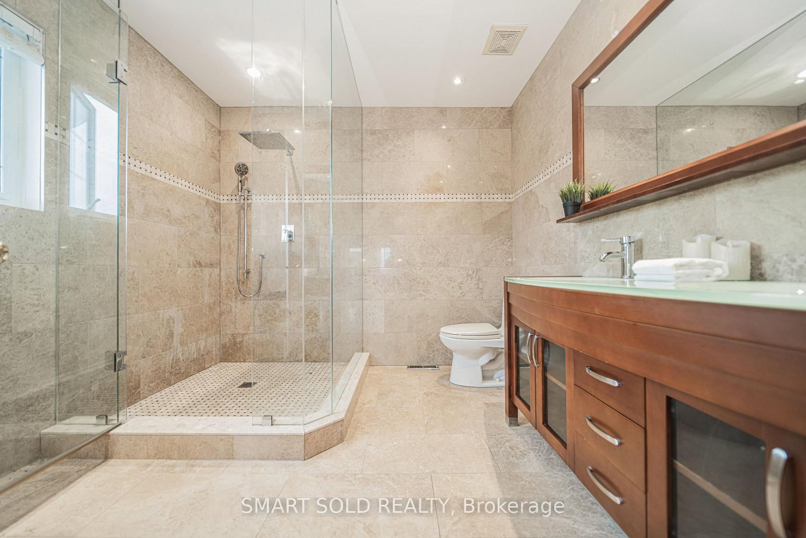 16 Courtney Crescent • Richmond Hill, ON photo 24
