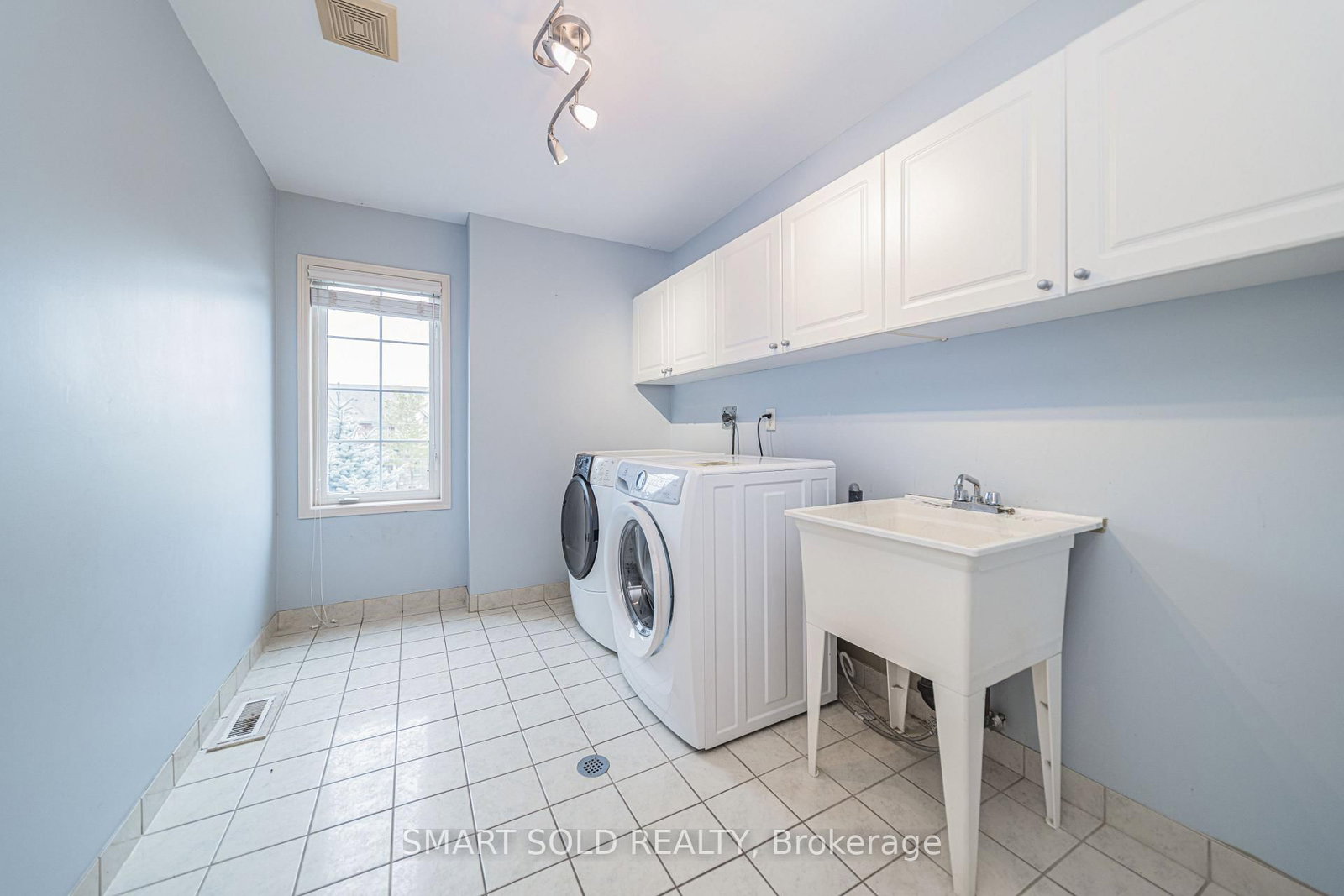 16 Courtney Crescent • Richmond Hill, ON photo 28