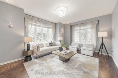 16 Courtney Crescent • Richmond Hill, ON photo 5
