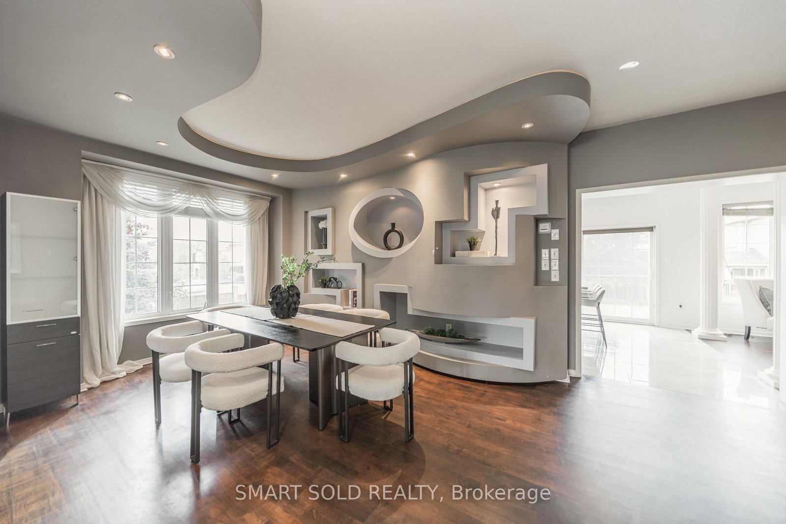 16 Courtney Crescent • Richmond Hill, ON photo 6