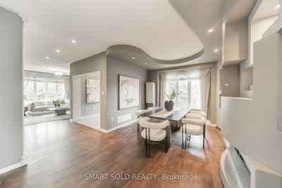 16 Courtney Crescent • Richmond Hill, ON photo 7