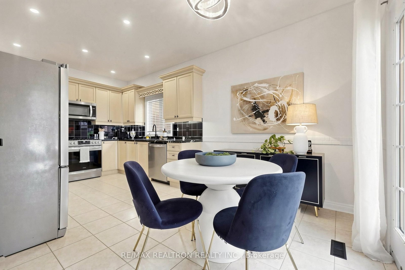 338 Mcbride Crescent • Newmarket, ON photo 17