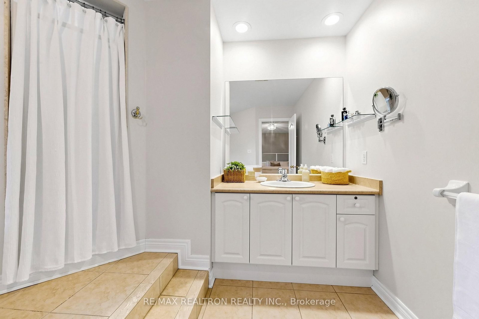 338 Mcbride Crescent • Newmarket, ON photo 27