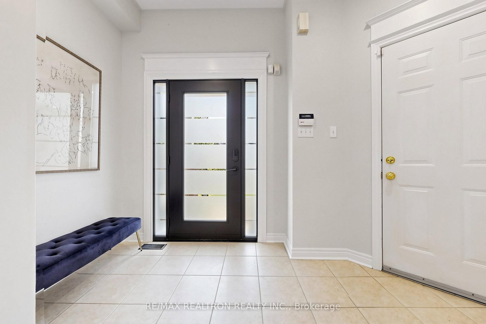 338 Mcbride Crescent • Newmarket, ON photo 3