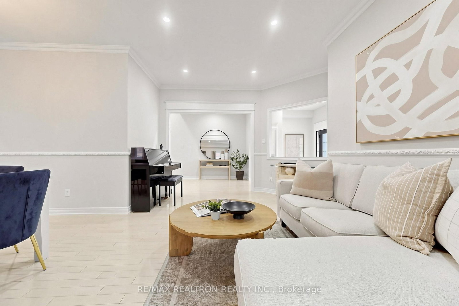 338 Mcbride Crescent • Newmarket, ON photo 6