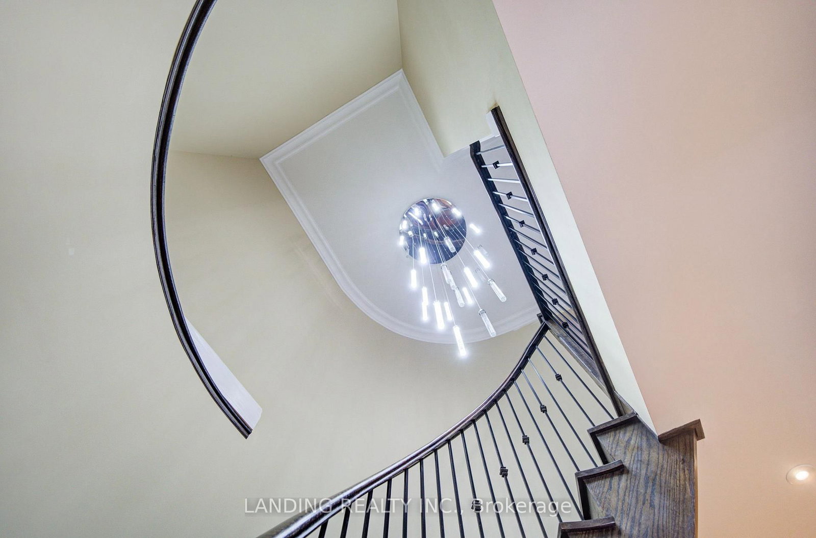 57 Strawbridge Farm Drive • Aurora, ON photo 14
