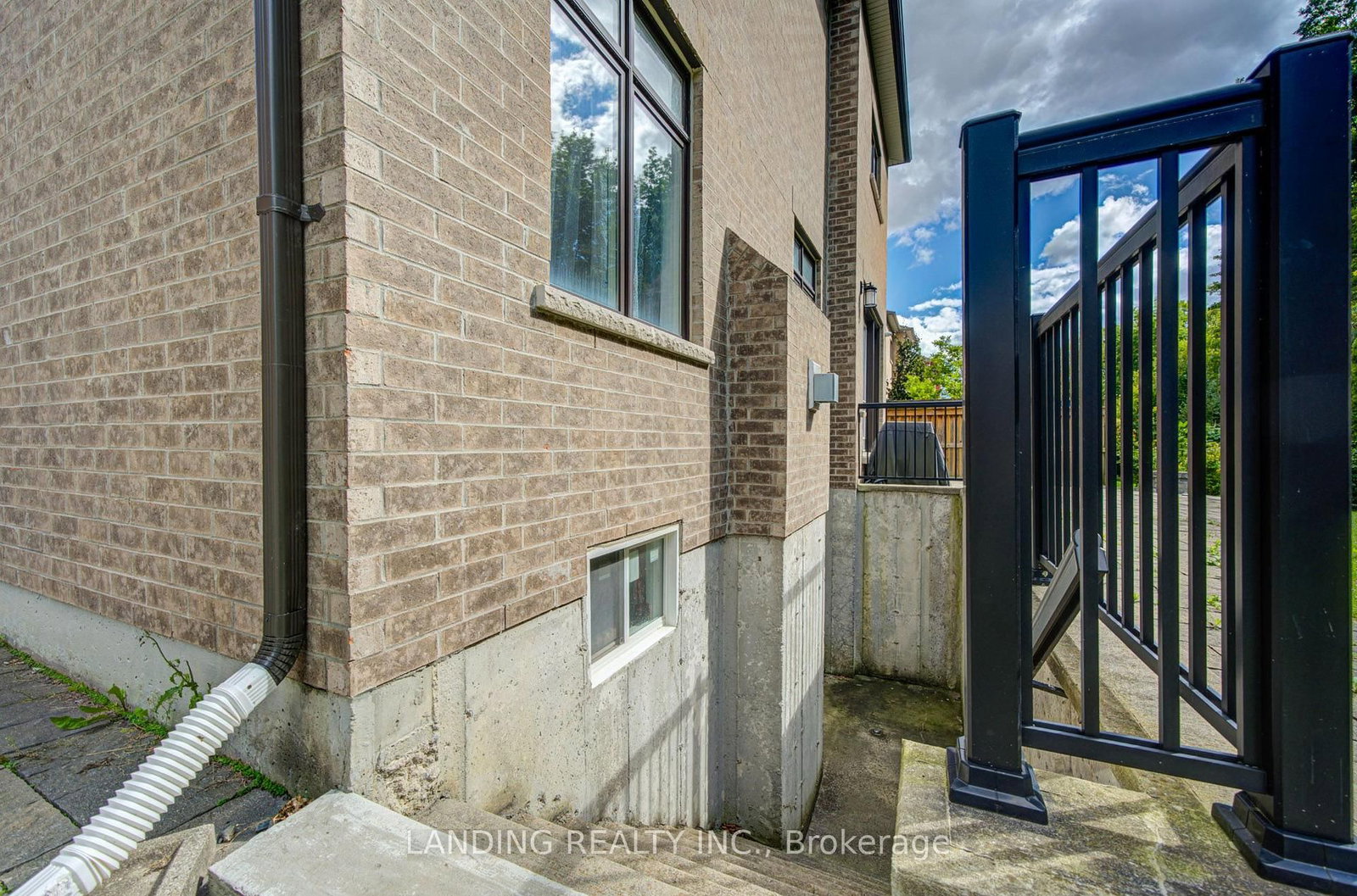 57 Strawbridge Farm Drive • Aurora, ON photo 48