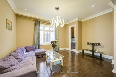 57 Strawbridge Farm Drive • Aurora, ON photo 6