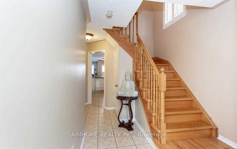 34 Raymond Bartlett Avenue