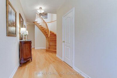 96 Timber Valley Avenue • Richmond Hill, ON photo 5