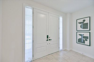 62 Roth Street • Aurora, ON photo 2