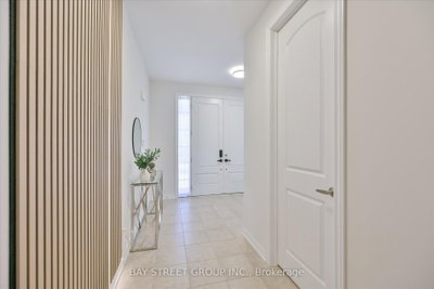 62 Roth Street • Aurora, ON photo 4