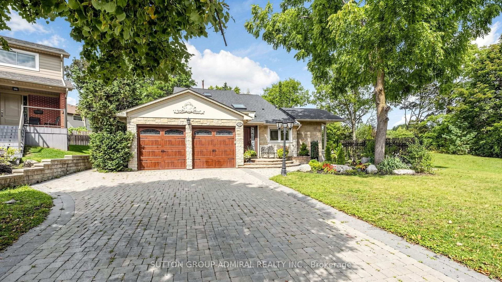 12 Saunders Lane • Markham, ON photo 2