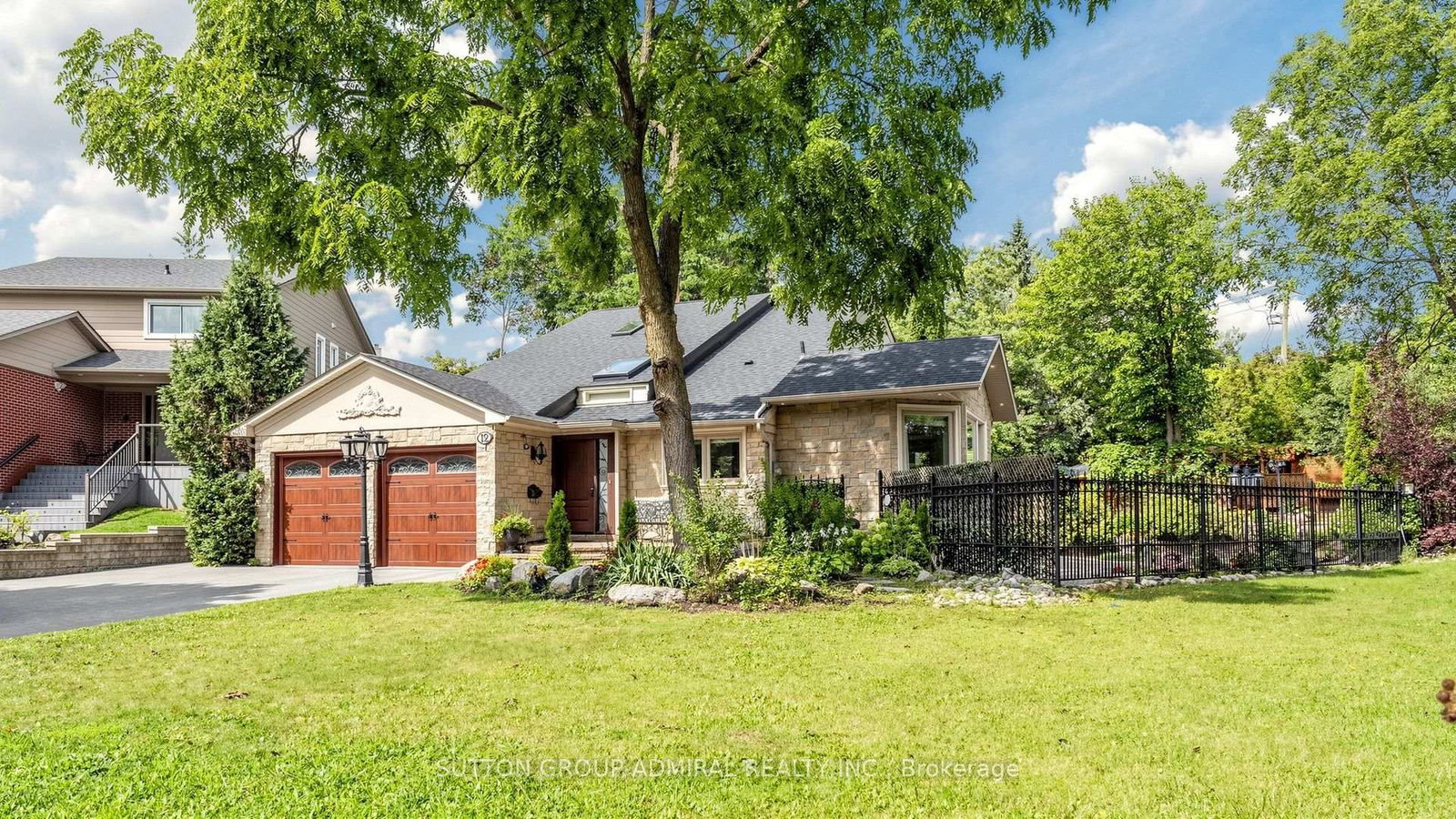 12 Saunders Lane • Markham, ON photo 3