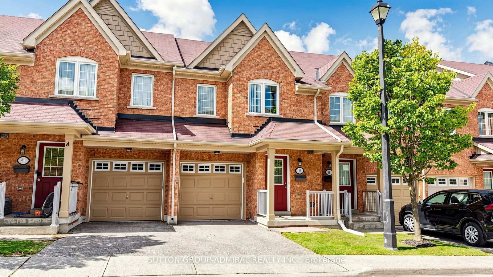 46 EDWIN PEARSON Street • Aurora, ON photo 2