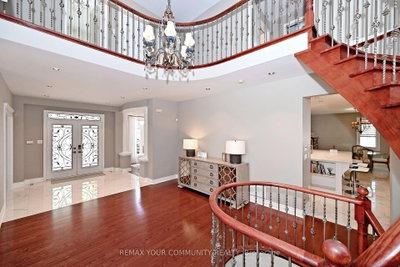2 Winterberry Drive • Markham, ON photo 7