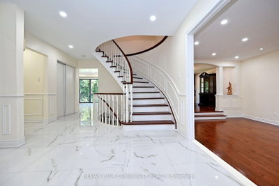 88 Cambridge Crescent • Richmond Hill, ON photo 4