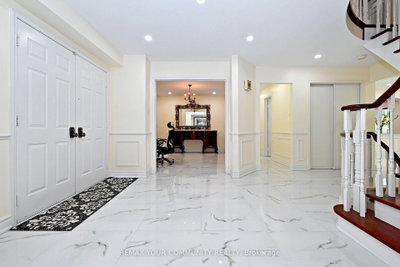 88 Cambridge Crescent • Richmond Hill, ON photo 5
