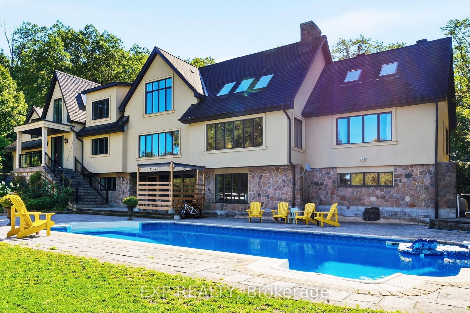 1785 Davis Drive W • King, ON photo 2
