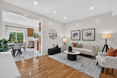 571 Reeves Way Boulevard • Whitchurch-Stouffville, ON photo 4