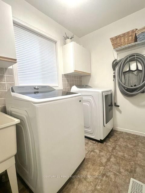 84 Loraview Lane • Aurora, ON photo 18