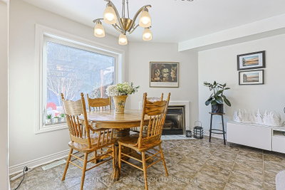 84 Loraview Lane • Aurora, ON photo 6