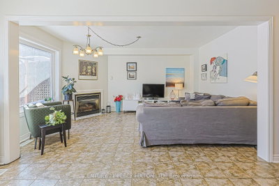 84 Loraview Lane • Aurora, ON photo 7