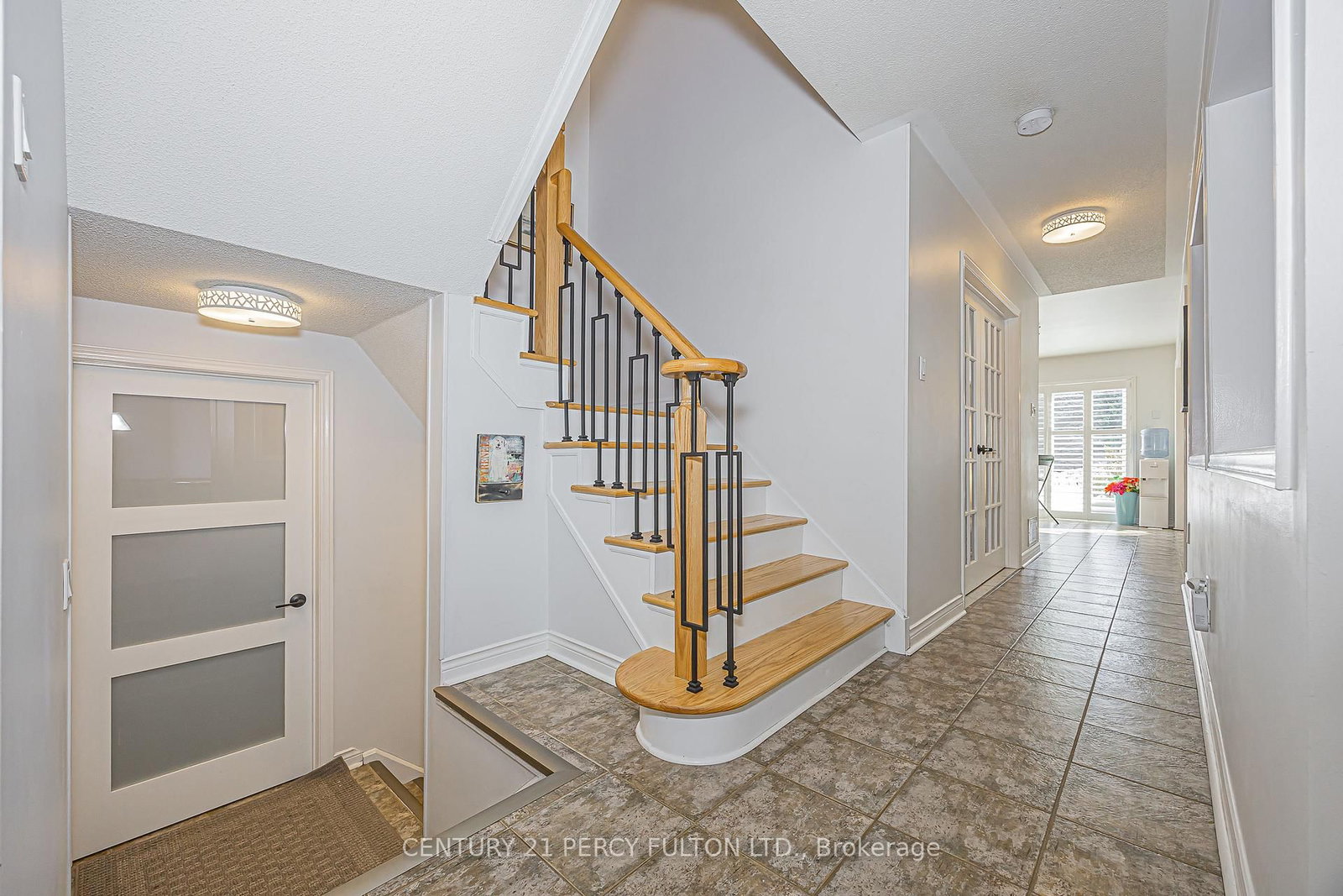 84 Loraview Lane • Aurora, ON photo 8