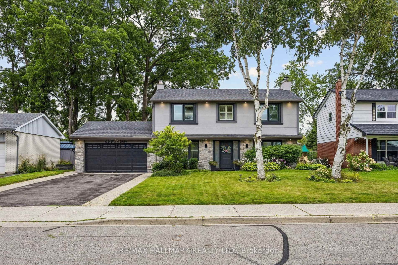 69 Nisbet Drive • Aurora, ON photo 2