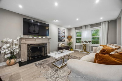 69 Nisbet Drive • Aurora, ON photo 9