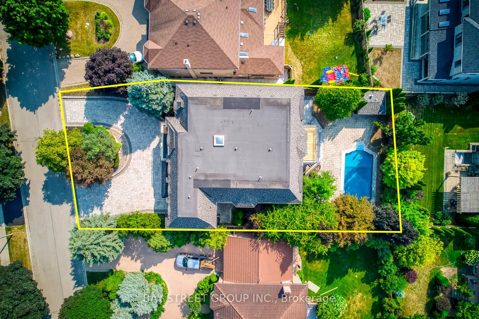 56 Winchester Lane • Richmond Hill, ON photo 4